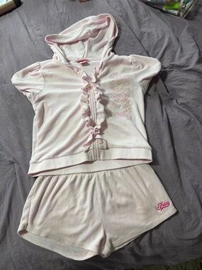 Juicy Courure- Girls' Pink Hooded Ruffle Zip Top & short set.  sz 8/10